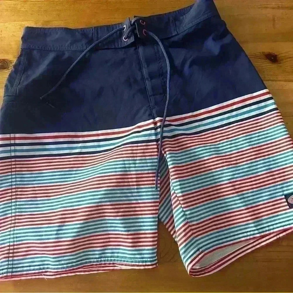 Vineyard Vines board shorts size 28 - Picture 1 of 9